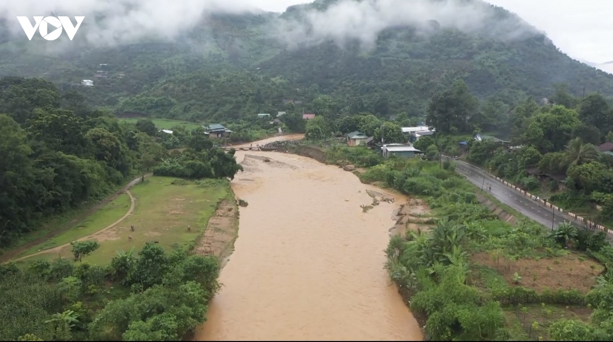 cac tinh tay bac khan truong khac phuc hau qua mua lon gay lu quet, sat lo dat hinh anh 4