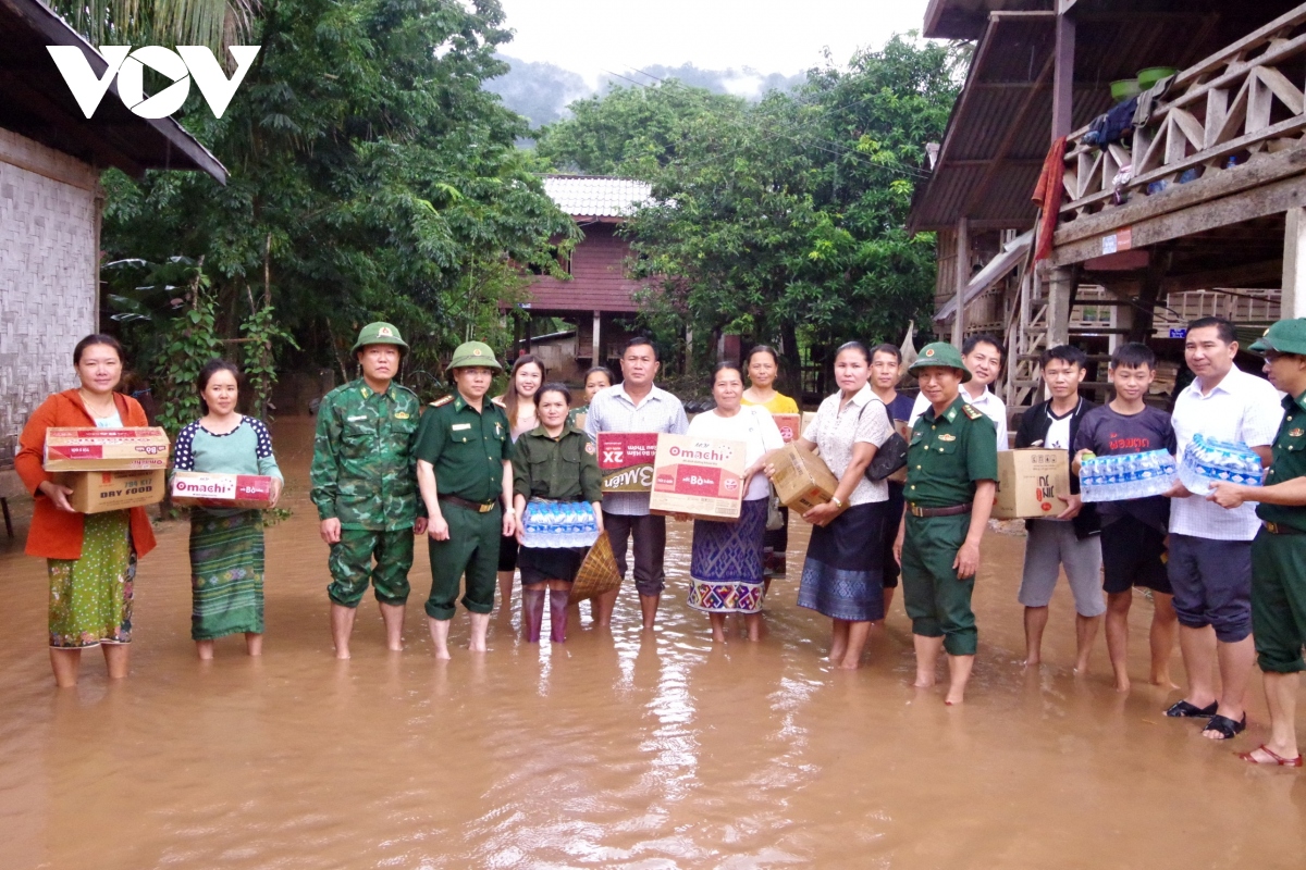 bien phong ha tinh ho tro tinh bolykhamxay lao khac phuc hau qua mua lu hinh anh 1