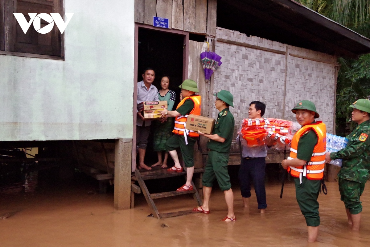 bien phong ha tinh ho tro tinh bolykhamxay lao khac phuc hau qua mua lu hinh anh 2