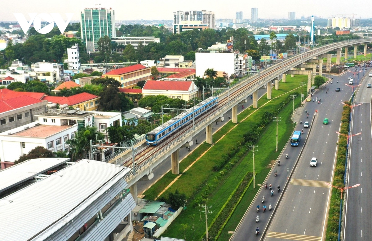 Kỳ vọng hút khách khi kết nối tuyến metro số 1 với xe buýt