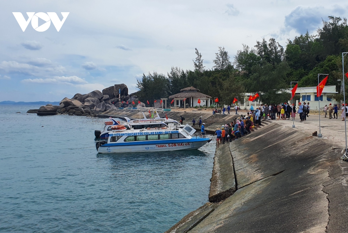 khac phuc thieu do khach phuc vu nguoi dan xa dao nhon chau binh Dinh hinh anh 2