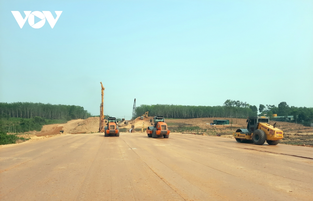 Vướng thủ tục khai thác đất đắp, nhiều dự án trọng điểm ở Quảng Trị chậm tiến độ