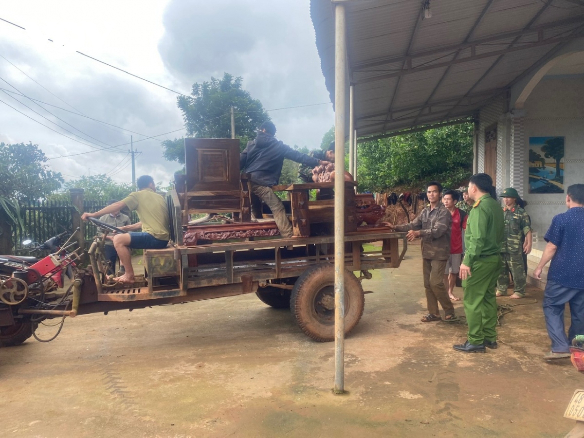 Dak nong di doi khan cap 45 ho dan khi mat dat xuat hien nhieu vet nut hinh anh 3