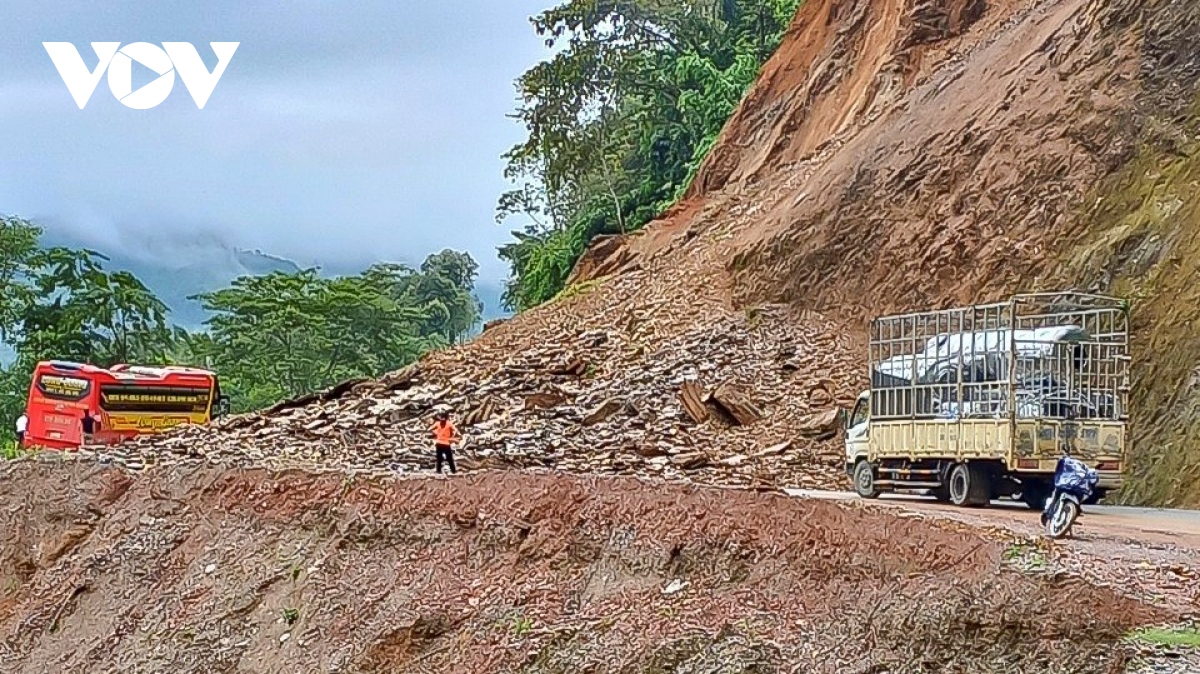 Nhiều điểm sạt lở trên các tuyến quốc lộ tỉnh lộ ở Điện Biên