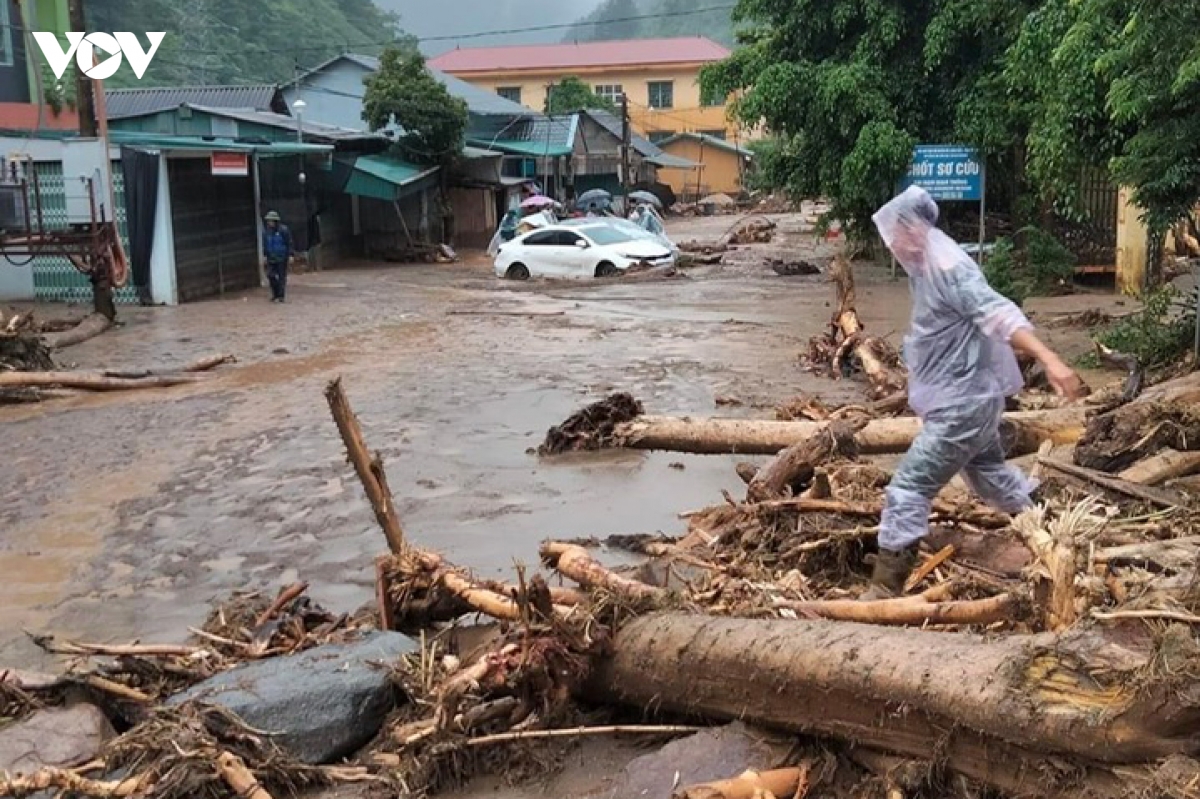 cac tinh tay bac khan truong khac phuc hau qua mua lon gay lu quet, sat lo dat hinh anh 2