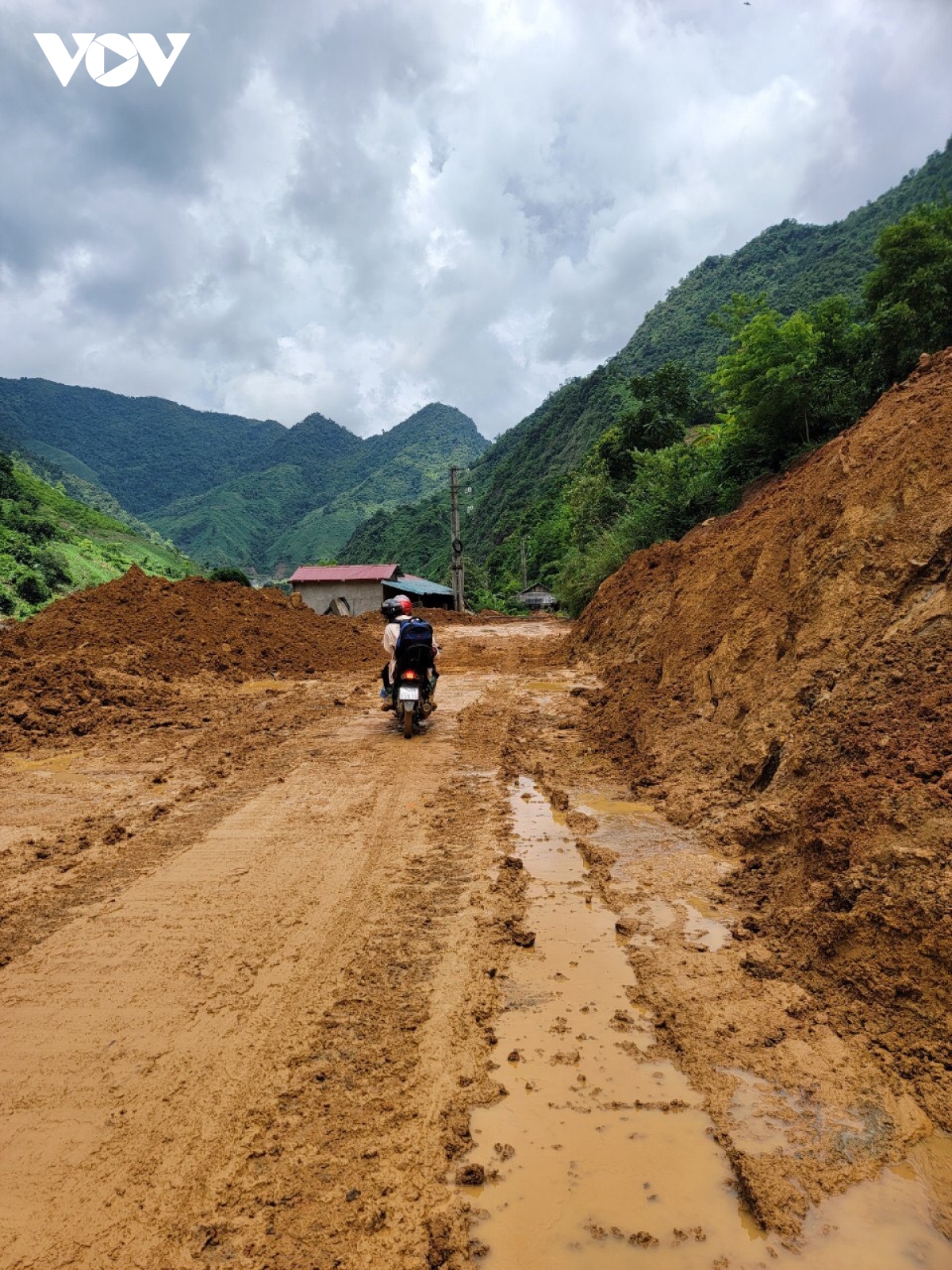 chinh thuc thong xe tu son la di lai chau qua huyen muong la hinh anh 2