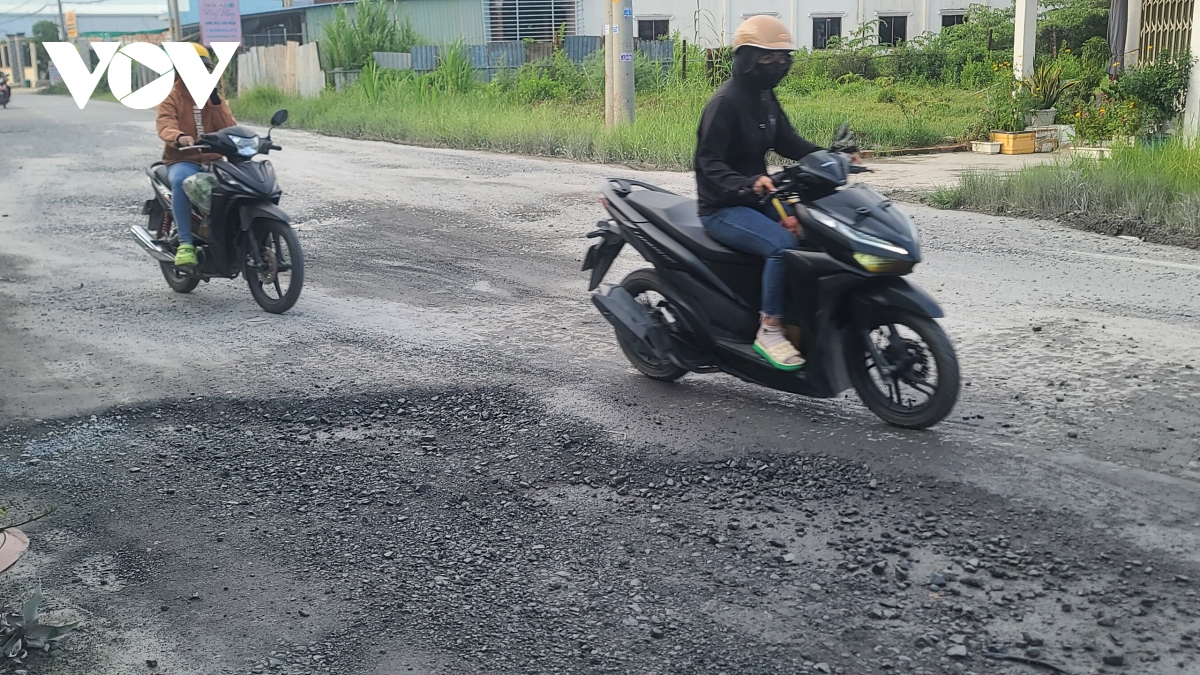 Doan duong o tp.hcm xuong cap tram trong khien tai nan xay ra thuong xuyen hinh anh 2