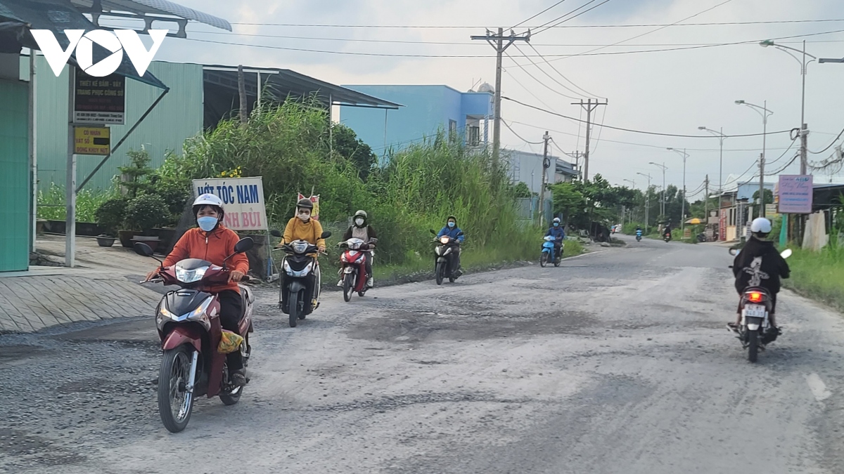 Doan duong o tp.hcm xuong cap tram trong khien tai nan xay ra thuong xuyen hinh anh 1