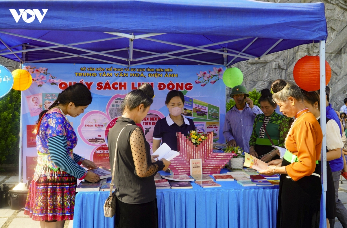 nguoi dan Dien bien han hoan don tet Doc lap hinh anh 18