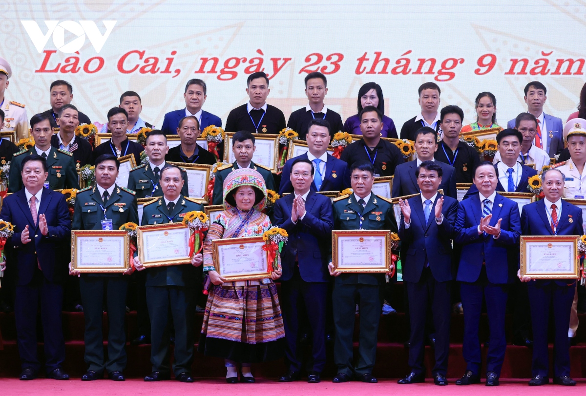 chủ tịch nước võ văn thưởng dự lễ kỷ niệm 65 năm bác hồ thăm lào cai hình ảnh 3 chu tich nuoc vo van thuong du le ky niem 65 nam bac ho tham lao cai hinh anh 3