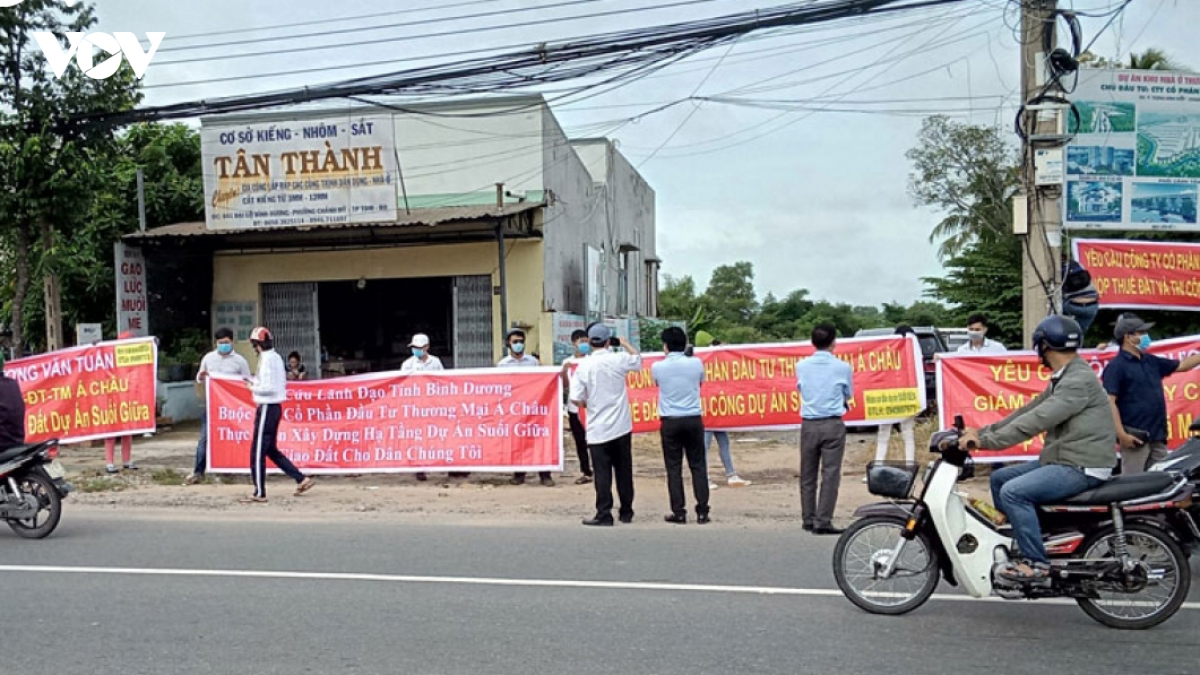 binh duong xay ra nhieu vu khieu kien, tap trung dong nguoi lien quan den bDs hinh anh 1