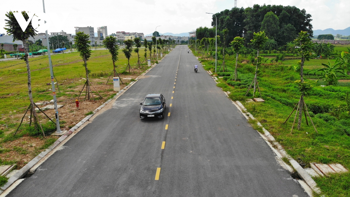 gan bien hai duong pho o bac giang mang ten cac nha bao hinh anh 2