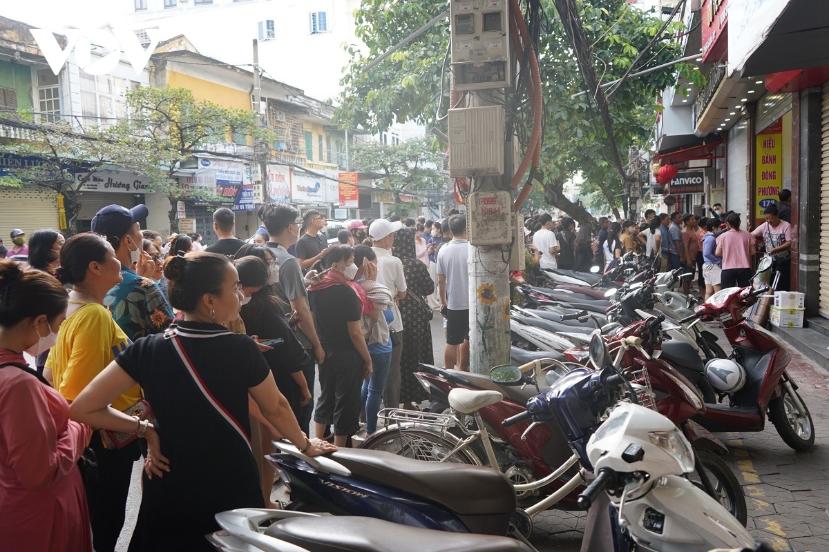 chen nhau, xep hang tu nua dem mua banh trung thu tai hai phong hinh anh 2