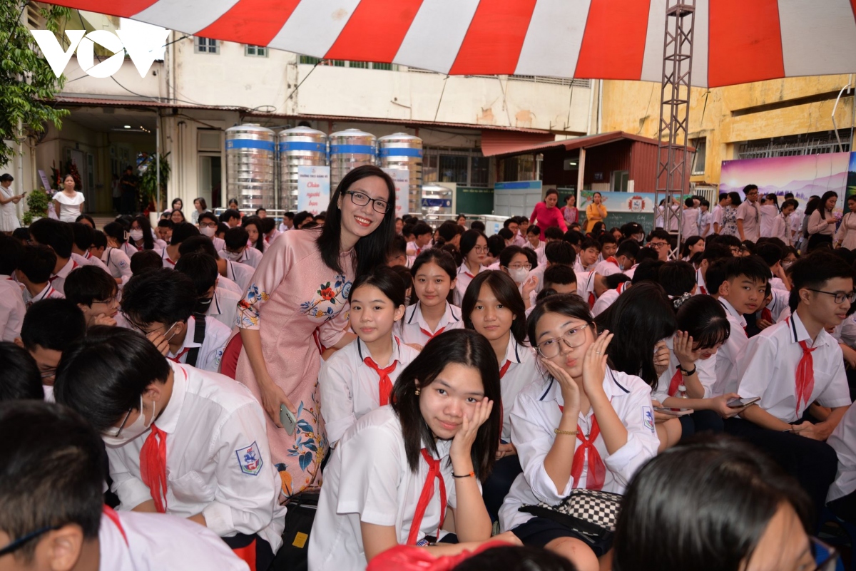 học sinh cả nước hân hoan đến trường dự lễ khai giảng năm học mới hình ảnh 338 hoc sinh ca nuoc han hoan den truong du le khai giang nam hoc moi hinh anh 338