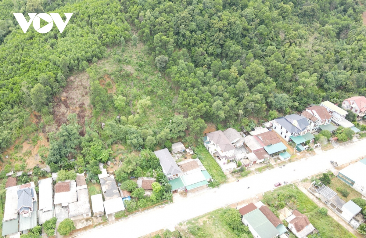 suon nui bi nut, nguoi dan quang binh lo so sat lo mua mua bao hinh anh 1