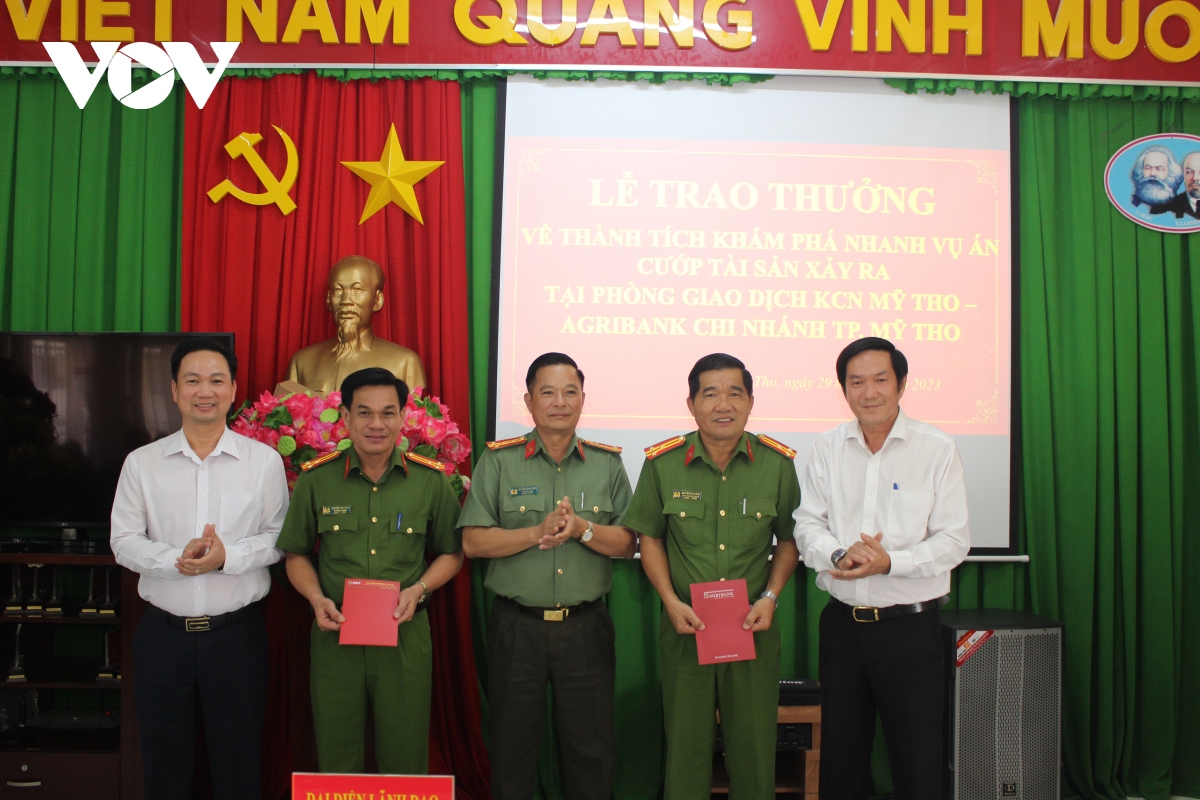 tang thuong 4 don vi cong an tich cuc bat ten cuop ngan hang agribank hinh anh 1