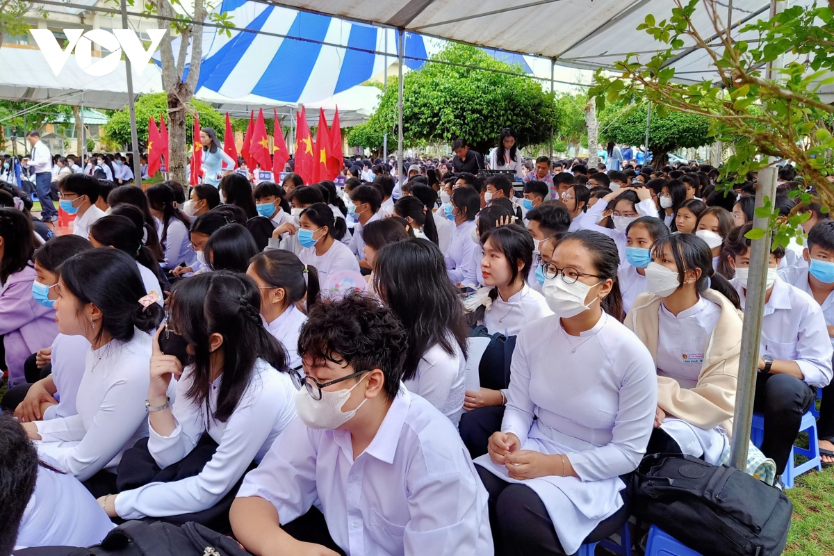 học sinh cả nước hân hoan đến trường dự lễ khai giảng năm học mới hình ảnh 230 hoc sinh ca nuoc han hoan den truong du le khai giang nam hoc moi hinh anh 230