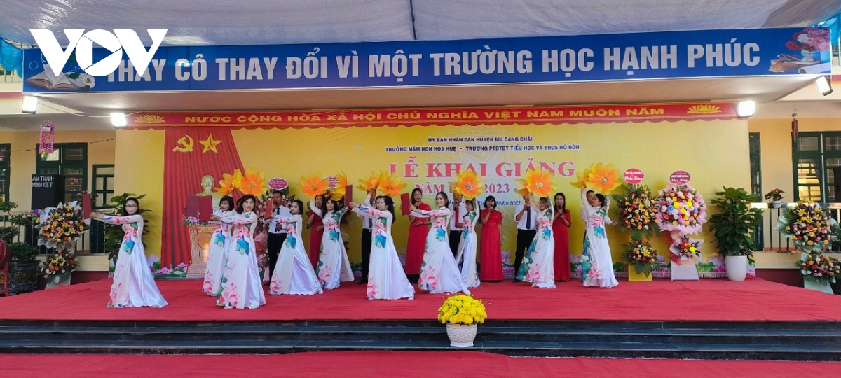 học sinh cả nước hân hoan đến trường dự lễ khai giảng năm học mới hình ảnh 241 hoc sinh ca nuoc han hoan den truong du le khai giang nam hoc moi hinh anh 241