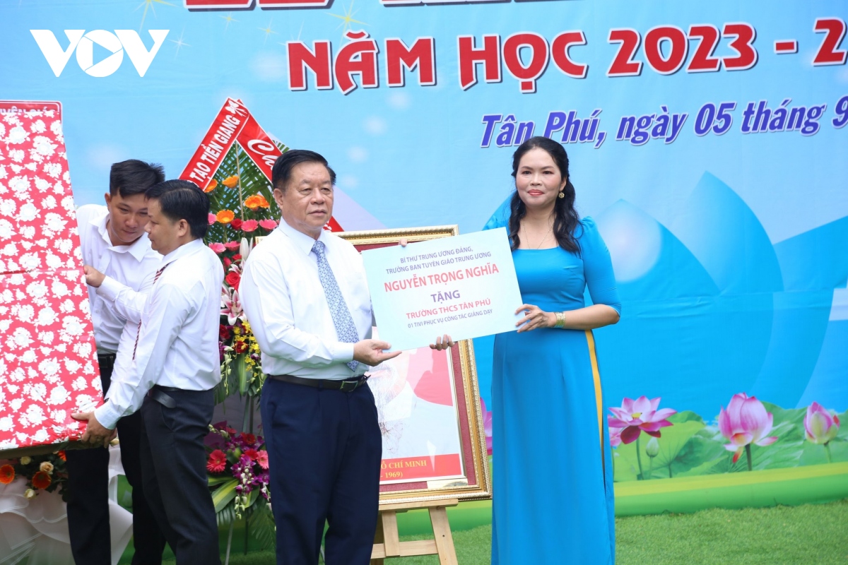 học sinh cả nước hân hoan đến trường dự lễ khai giảng năm học mới hình ảnh 259 hoc sinh ca nuoc han hoan den truong du le khai giang nam hoc moi hinh anh 259