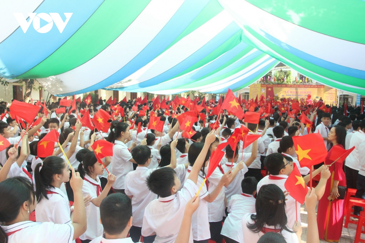học sinh cả nước hân hoan đến trường dự lễ khai giảng năm học mới hình ảnh 305 hoc sinh ca nuoc han hoan den truong du le khai giang nam hoc moi hinh anh 305
