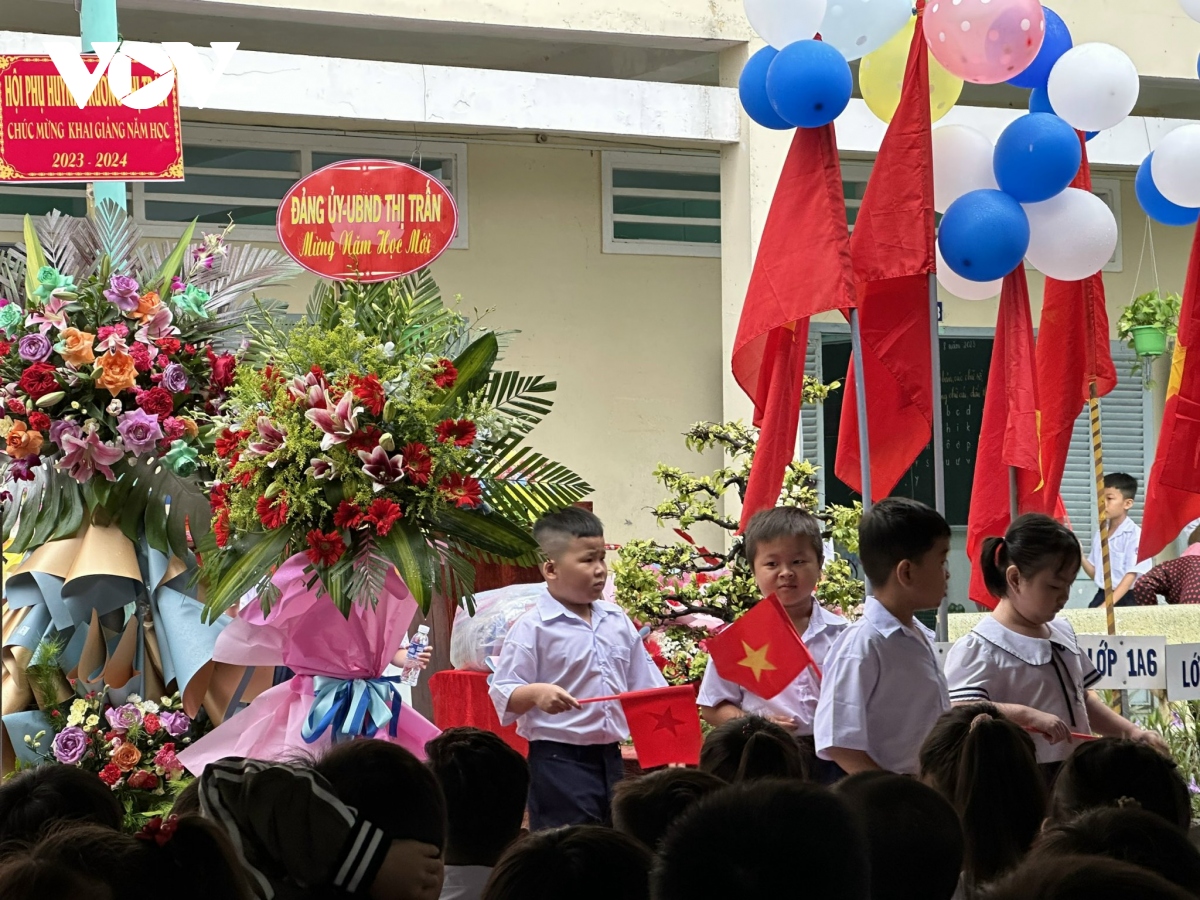 học sinh cả nước hân hoan đến trường dự lễ khai giảng năm học mới hình ảnh 312 hoc sinh ca nuoc han hoan den truong du le khai giang nam hoc moi hinh anh 312