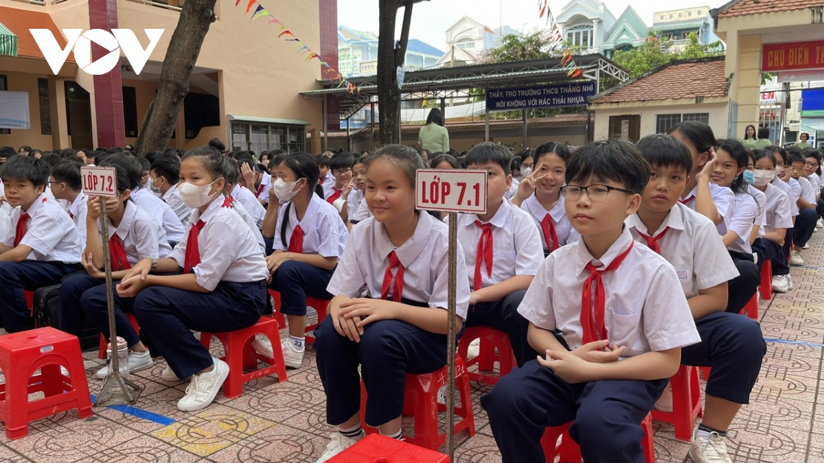 học sinh cả nước hân hoan đến trường dự lễ khai giảng năm học mới hình ảnh 26 hoc sinh ca nuoc han hoan den truong du le khai giang nam hoc moi hinh anh 26