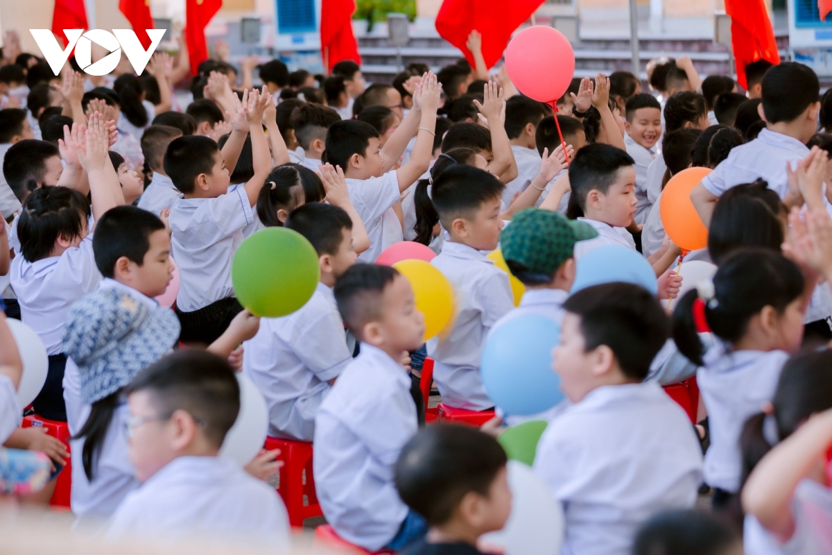 học sinh cả nước hân hoan đến trường dự lễ khai giảng năm học mới hình ảnh 217 hoc sinh ca nuoc han hoan den truong du le khai giang nam hoc moi hinh anh 217