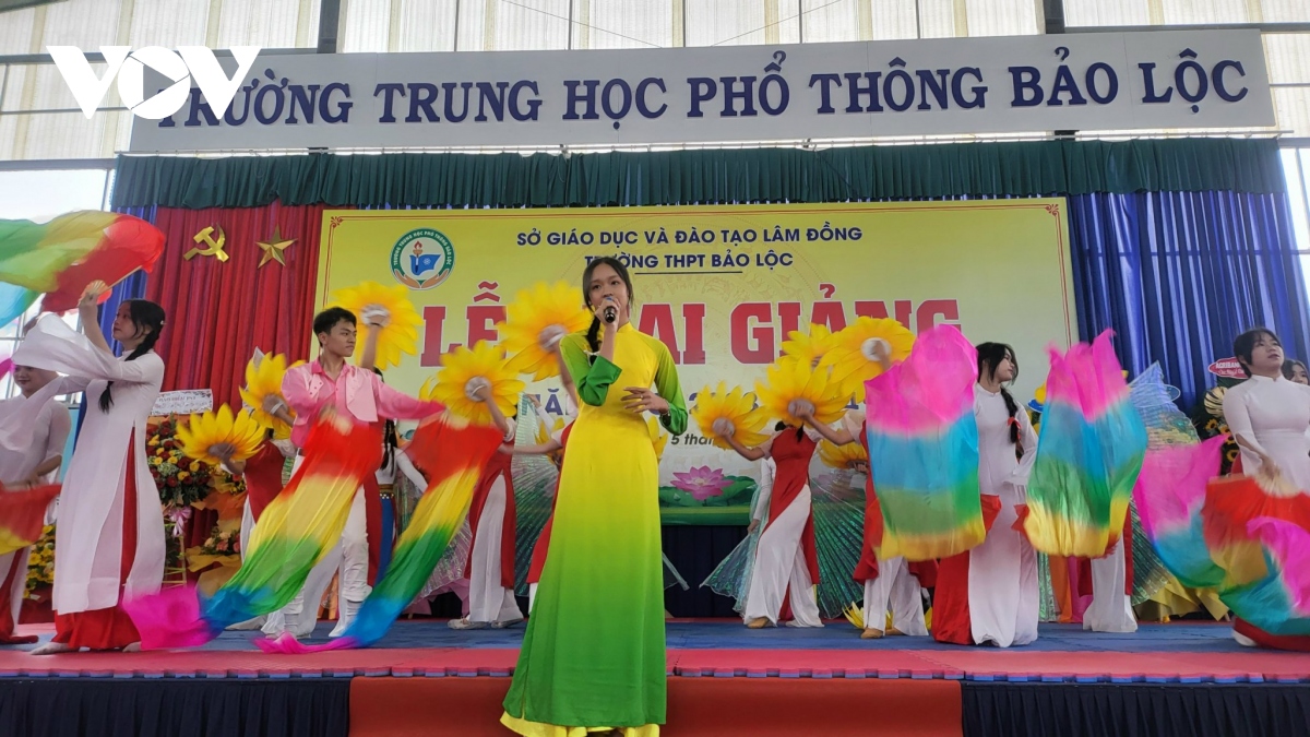 học sinh cả nước hân hoan đến trường dự lễ khai giảng năm học mới hình ảnh 225 hoc sinh ca nuoc han hoan den truong du le khai giang nam hoc moi hinh anh 225