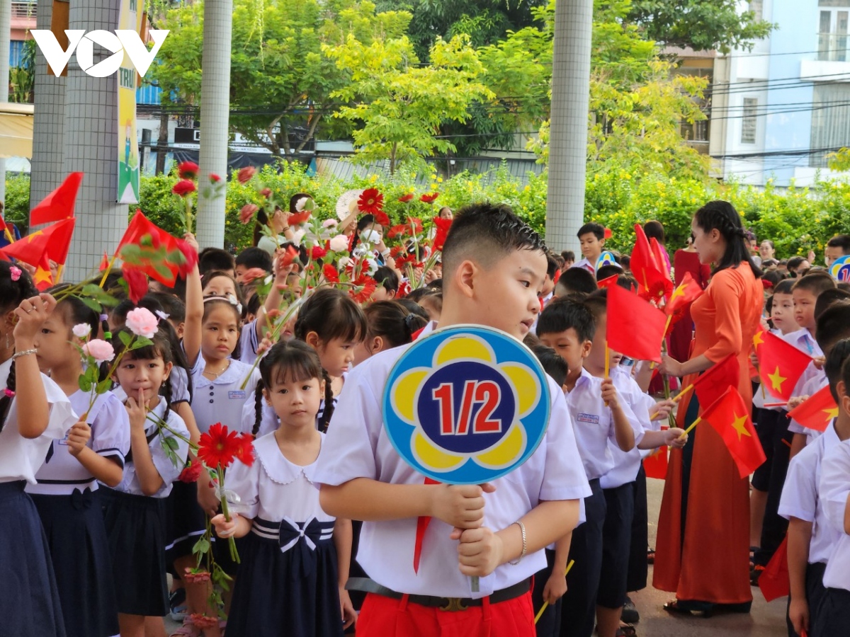 học sinh cả nước hân hoan đến trường dự lễ khai giảng năm học mới hình ảnh 38 hoc sinh ca nuoc han hoan den truong du le khai giang nam hoc moi hinh anh 38