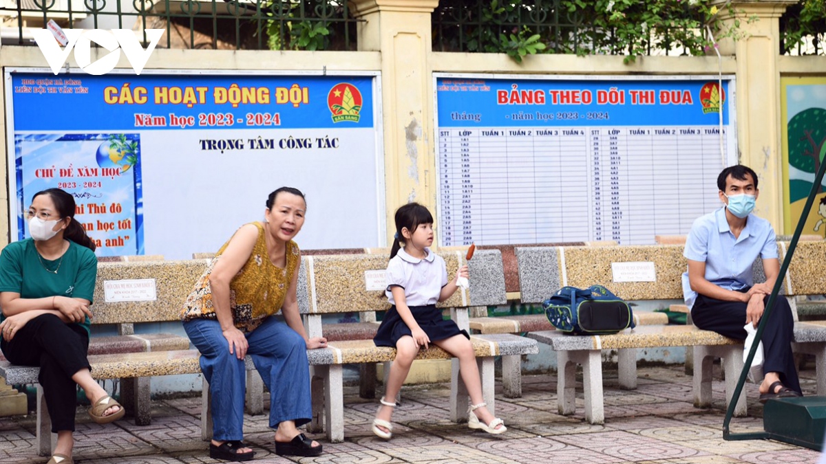 học sinh cả nước hân hoan đến trường dự lễ khai giảng năm học mới hình ảnh 15 hoc sinh ca nuoc han hoan den truong du le khai giang nam hoc moi hinh anh 15