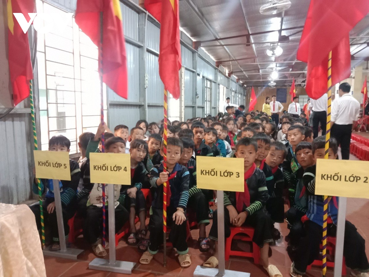 học sinh cả nước hân hoan đến trường dự lễ khai giảng năm học mới hình ảnh 102 hoc sinh ca nuoc han hoan den truong du le khai giang nam hoc moi hinh anh 102