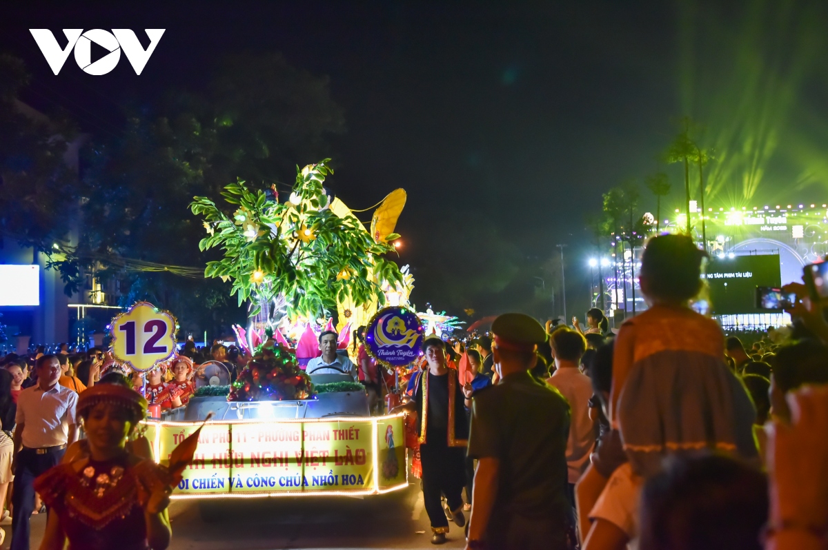 man nhan voi hang tram den long khong lo tai le hoi thanh tuyen 2023 hinh anh 10