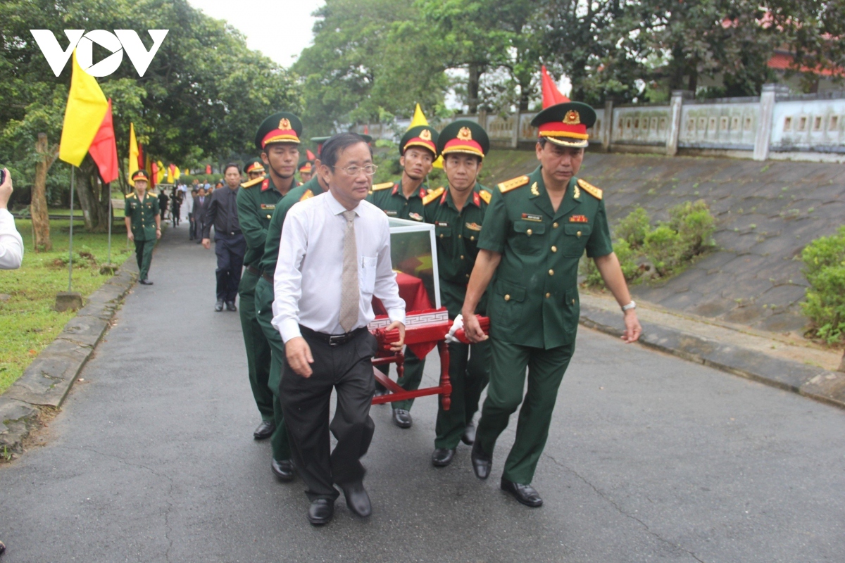 truy dieu, an tang 30 hai cot liet si quy tap o len da co loong, xa huong lap hinh anh 1