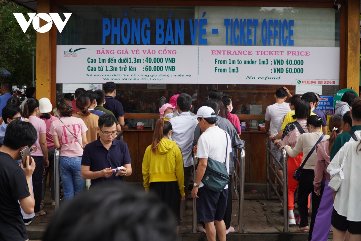 các khu vui chơi ở tp.hcm vẫn đông đúc nhộn nhịp trong ngày thứ 3 của kỳ nghỉ lễ hình ảnh 7 cac khu vui choi o tp.hcm van dong duc nhon nhip trong ngay thu 3 cua ky nghi le hinh anh 7