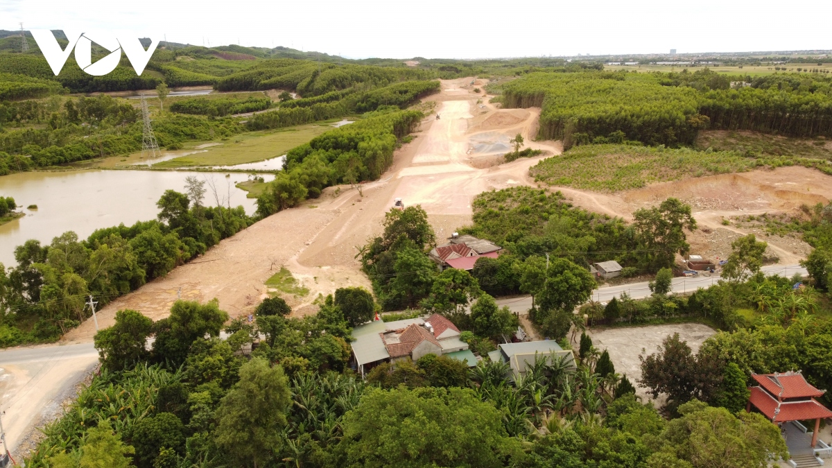 cao toc van ninh- cam lo thue dat cua dan de thi cong cho kip tien do hinh anh 3