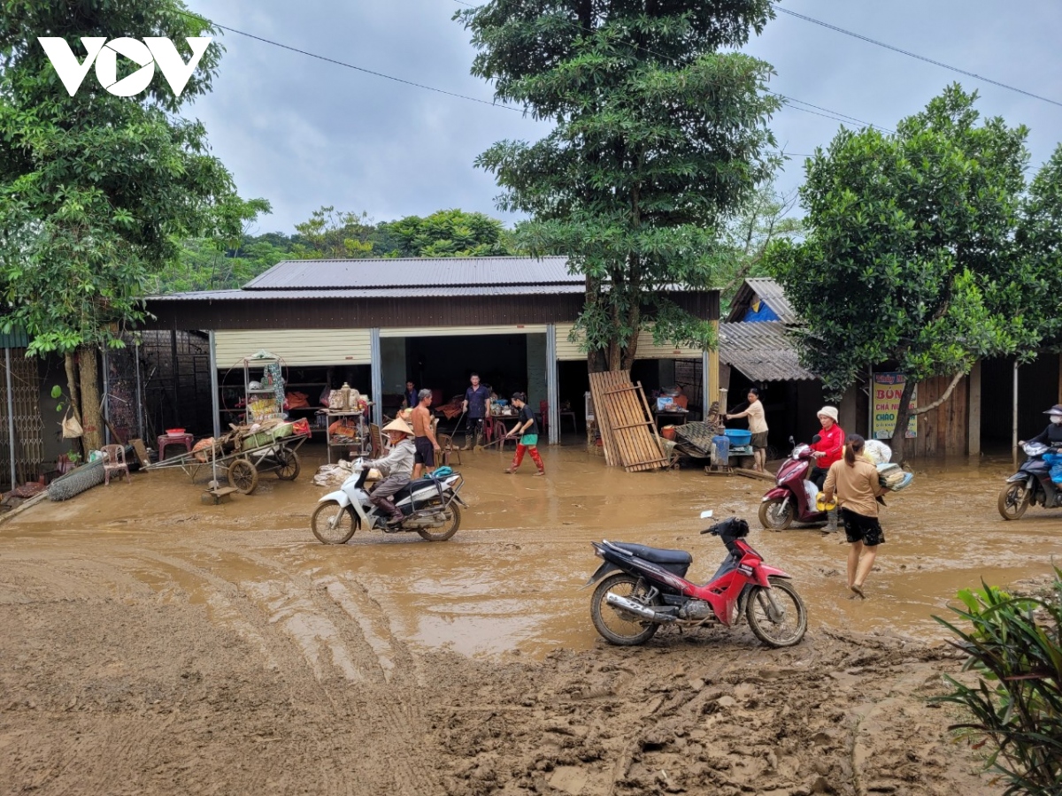 nghe an khan truong di doi dan, de phong nguy co sat lo dat hinh anh 2