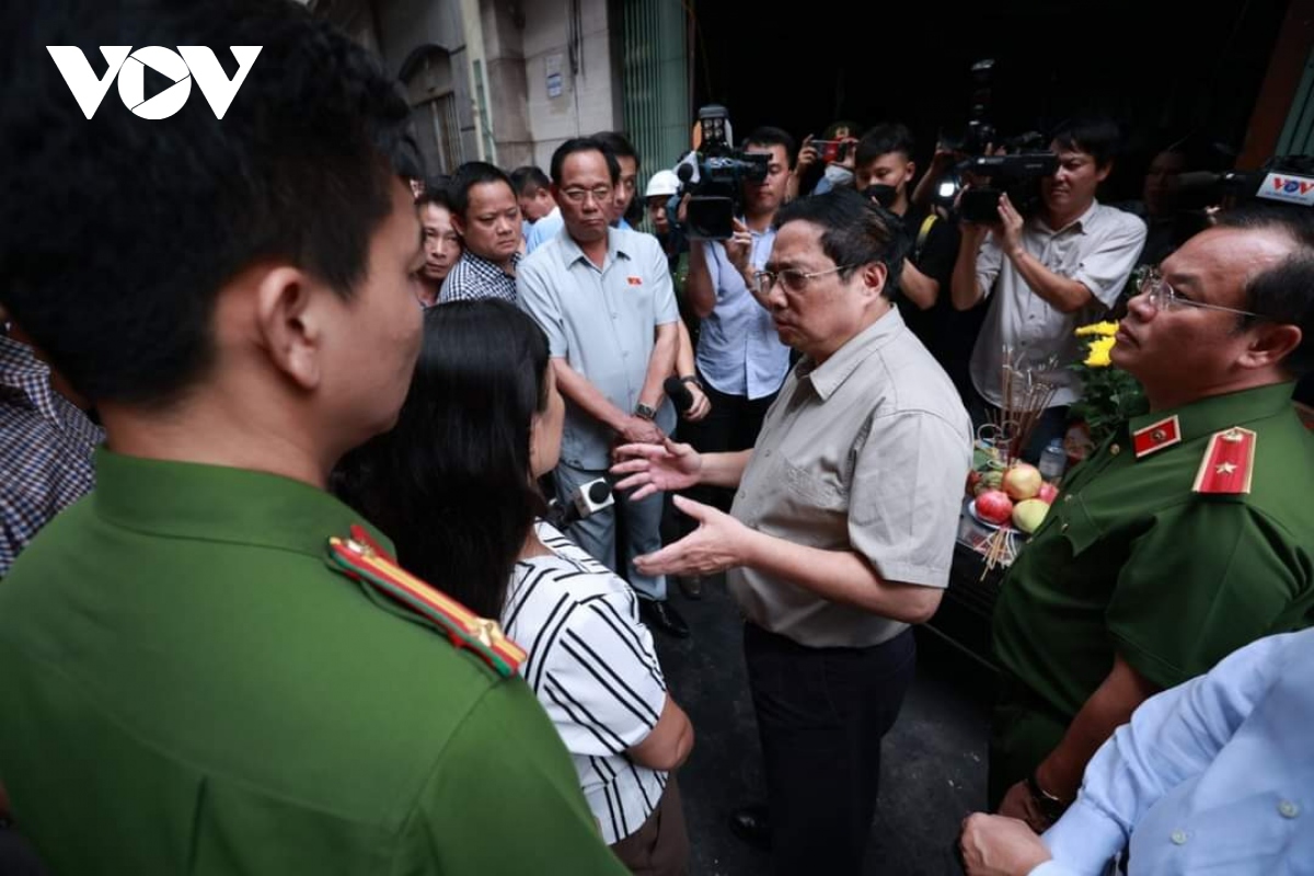 thu tuong kiem tra, thi sat hien truong vu chay chung cu mini tai ha noi hinh anh 1