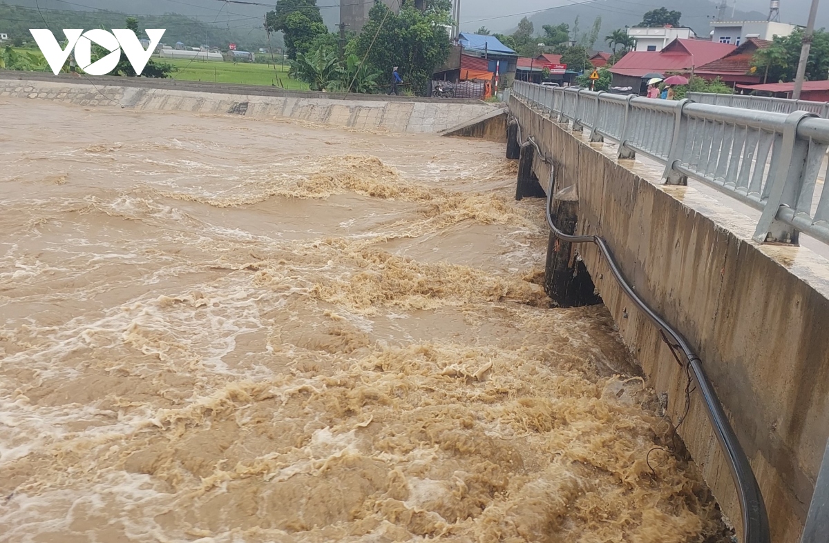 lu lon gay thiet hai nang tai phu yen, son la hinh anh 3