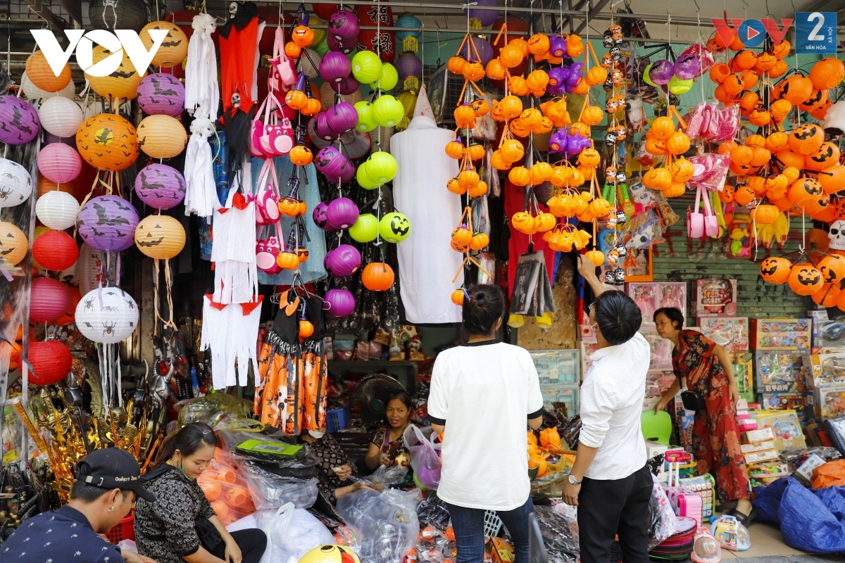 pho hang ma tung bung sac mau halloween hinh anh 2