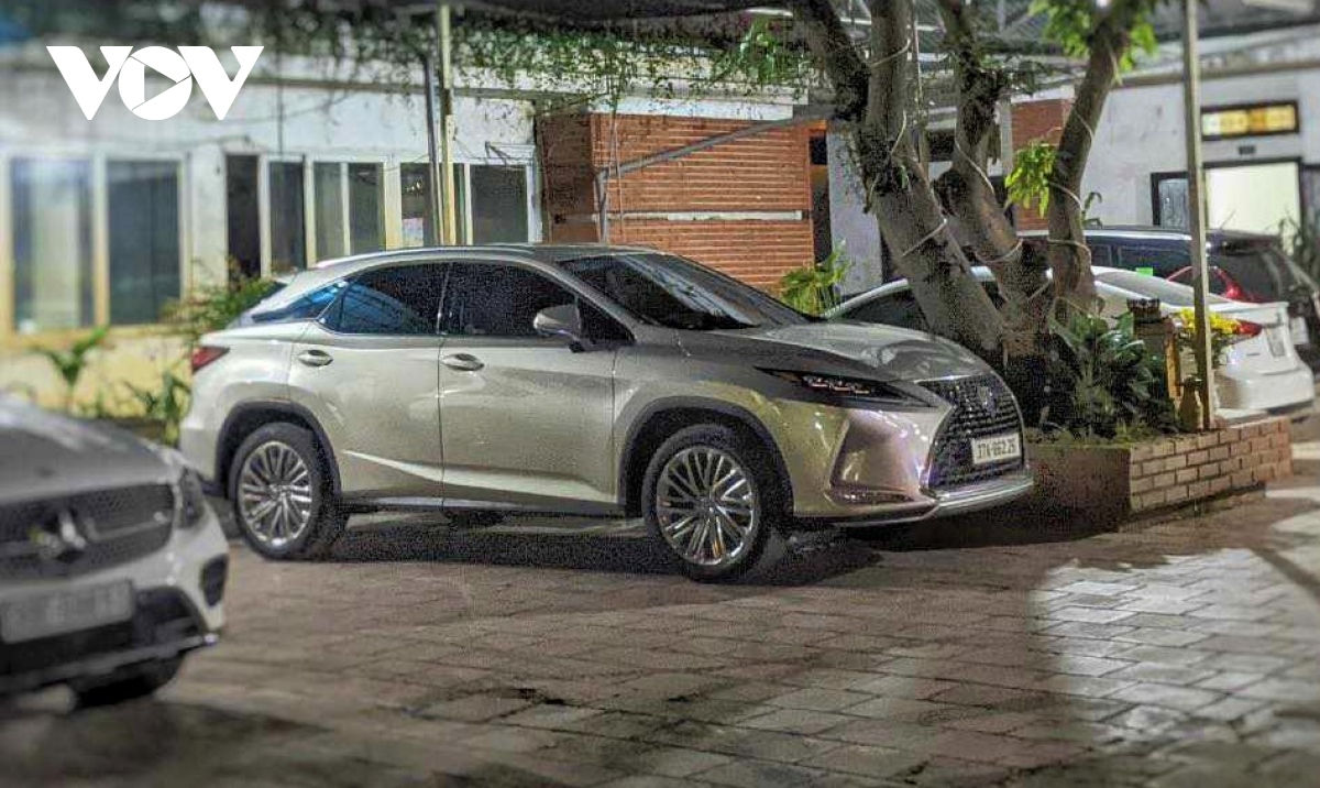 Xác minh thông tin xe sang Lexus bị kê biên ở Nghệ An lại xuất hiện tại Hà Nội