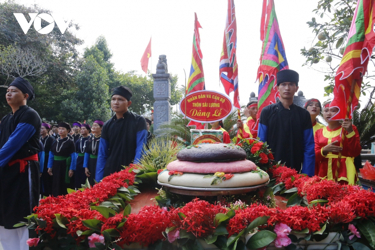 Doc dao ruoc san vat dang mau tai le hoi den Dong cuong hinh anh 2