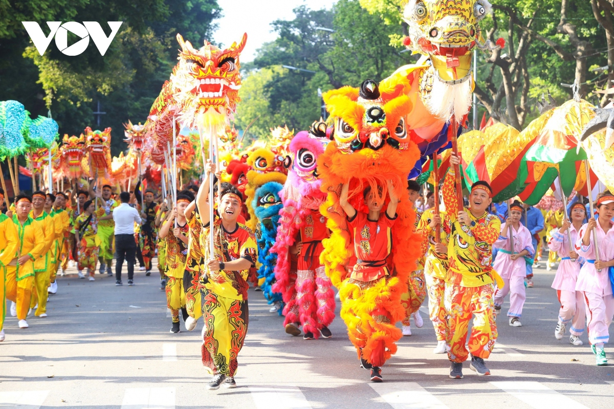 hang nghin nguoi trinh dien carnaval thu ha noi tren pho di bo ho hoan kiem hinh anh 1