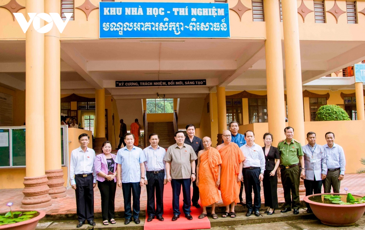 Chủ tịch Quốc hội thăm Hội Đoàn kết sư sãi yêu nước tỉnh Sóc Trăng