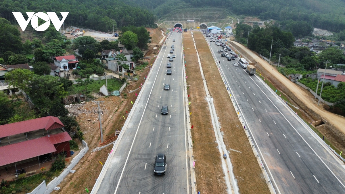 Cho phép thu hồi đất khu vực mỏ để giải bài toán vật liệu cho cao tốc Bắc-Nam