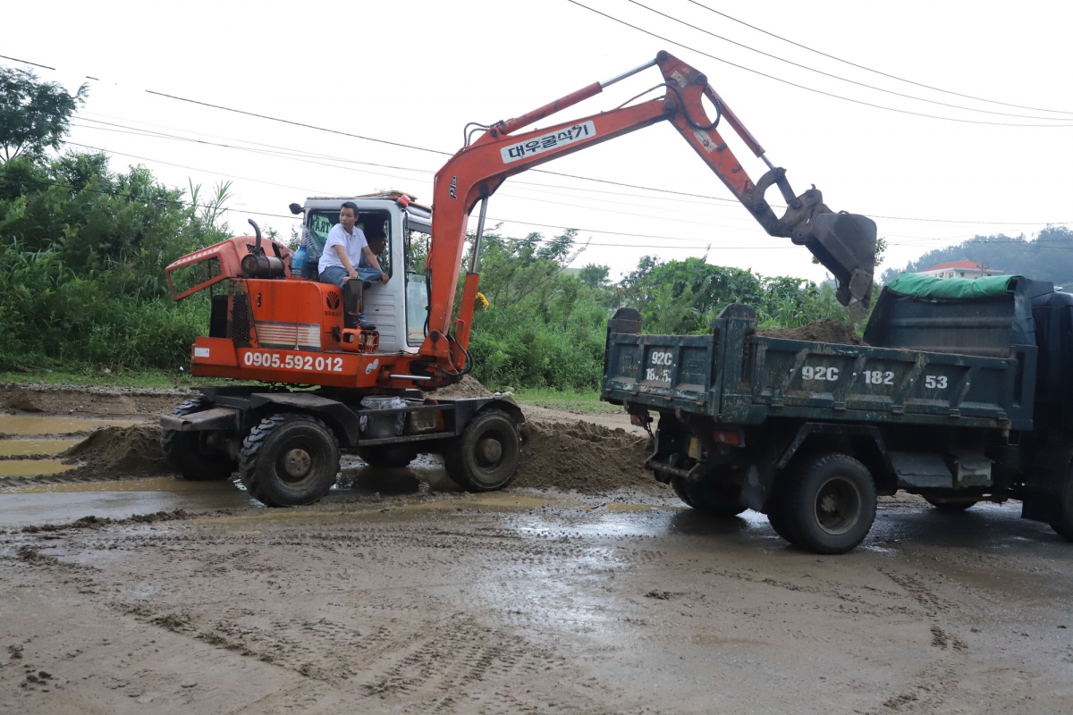 xuat hien da roi, cam phuong tien len ban dao son tra, Da nang hinh anh 10