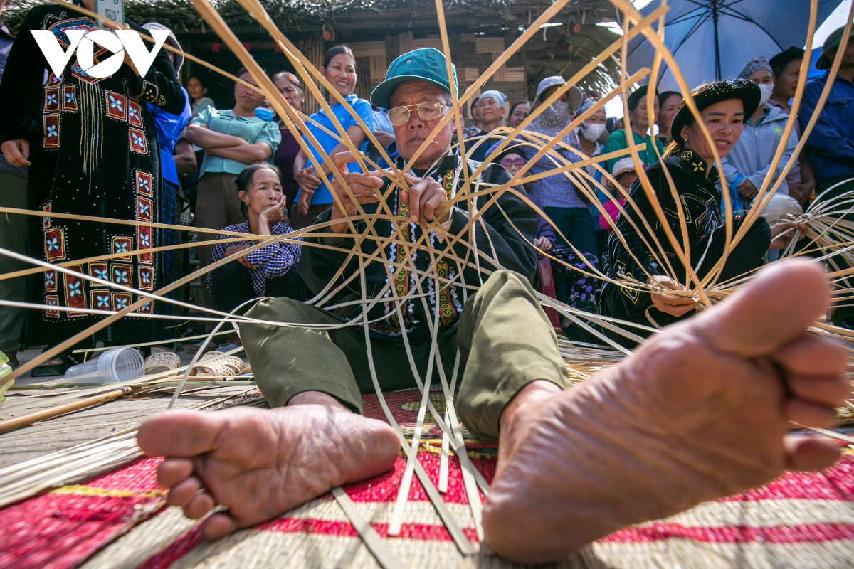 tai hien nhieu net van hoa dac trung cua dong bao tay o quang ninh hinh anh 15