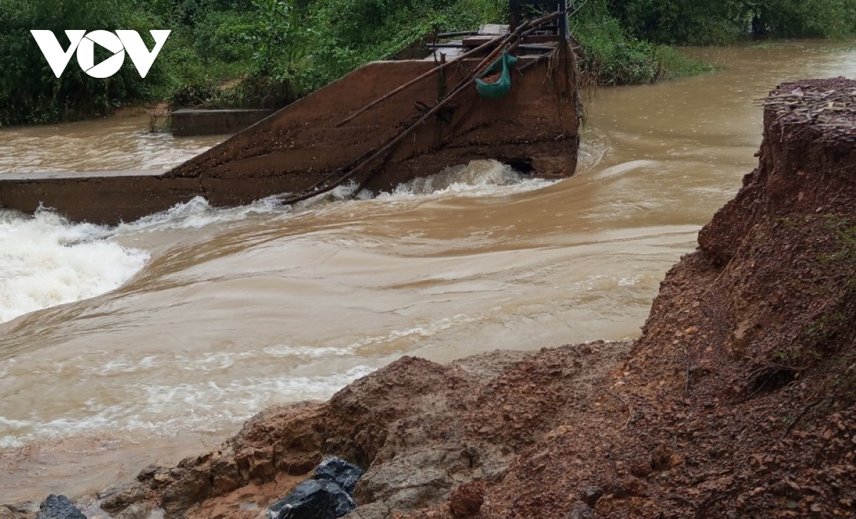 quang tri co mua to, 1 dap dang bi vo hinh anh 1