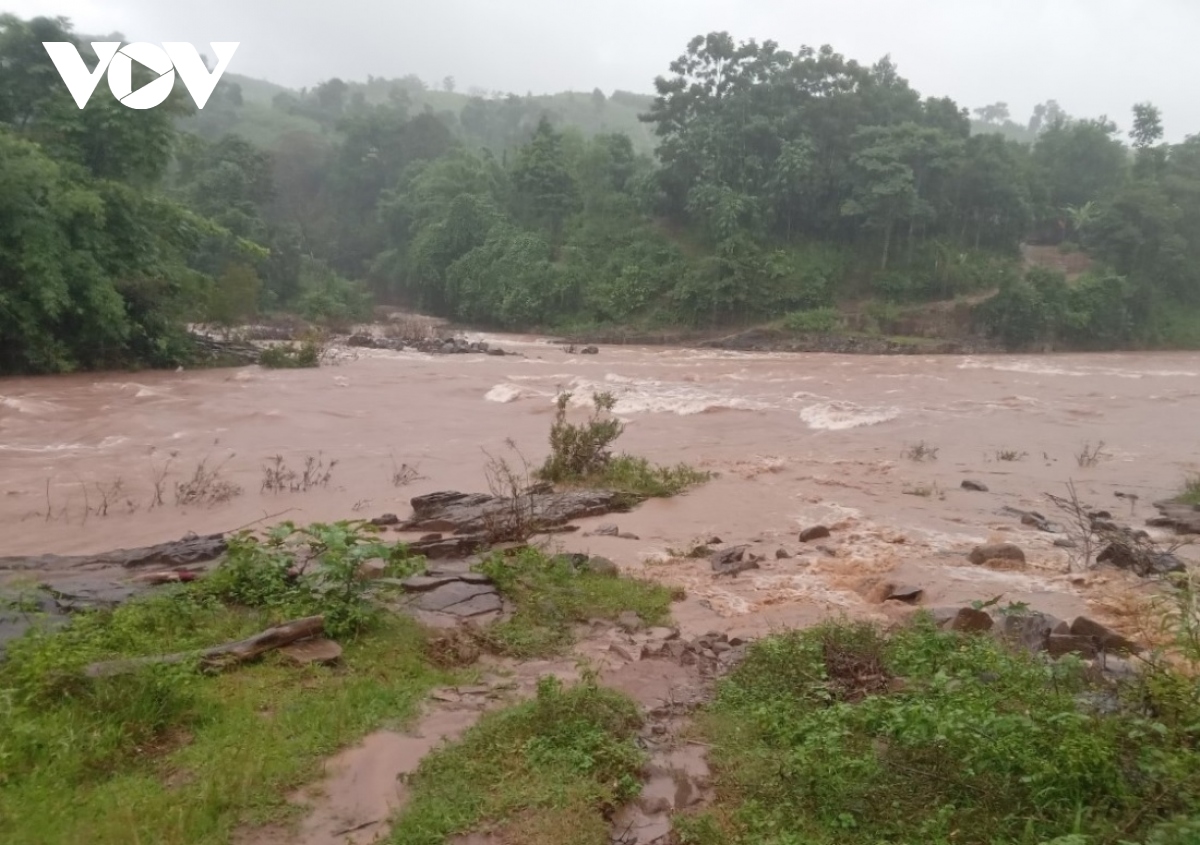 quang binh xuat hien sat lo dat, san sang di doi dan vung nguy hiem hinh anh 2