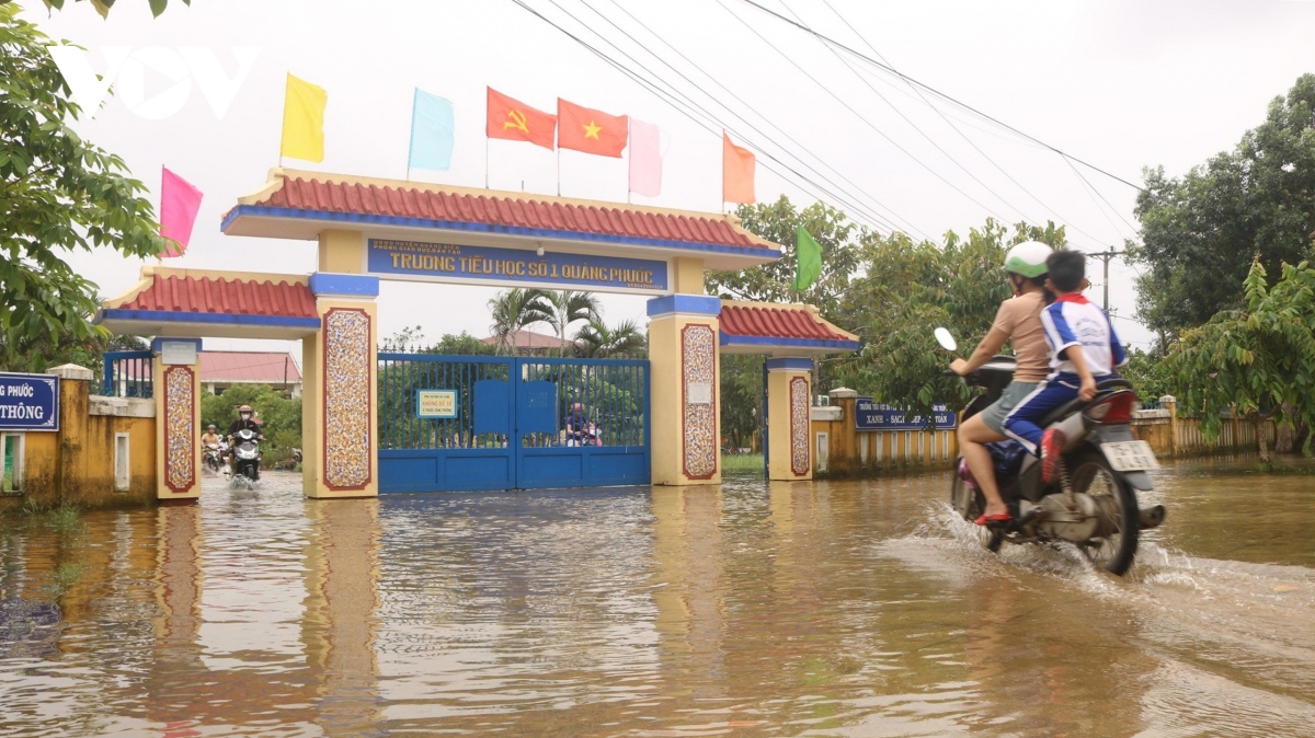 Thừa Thiên Huế nỗ lực để học sinh vùng rốn lũ đến trường