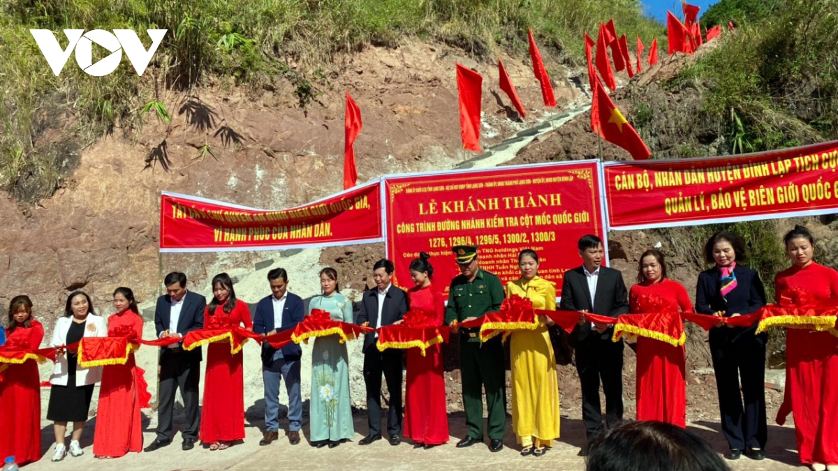 Những "bông hồng trên cát mặn" tỏa sáng trên thương trường